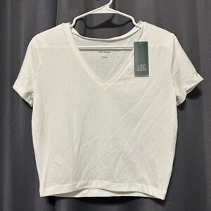 Wild Fable Women's Short Sleeve V-Neck Cropped White T-Shirt